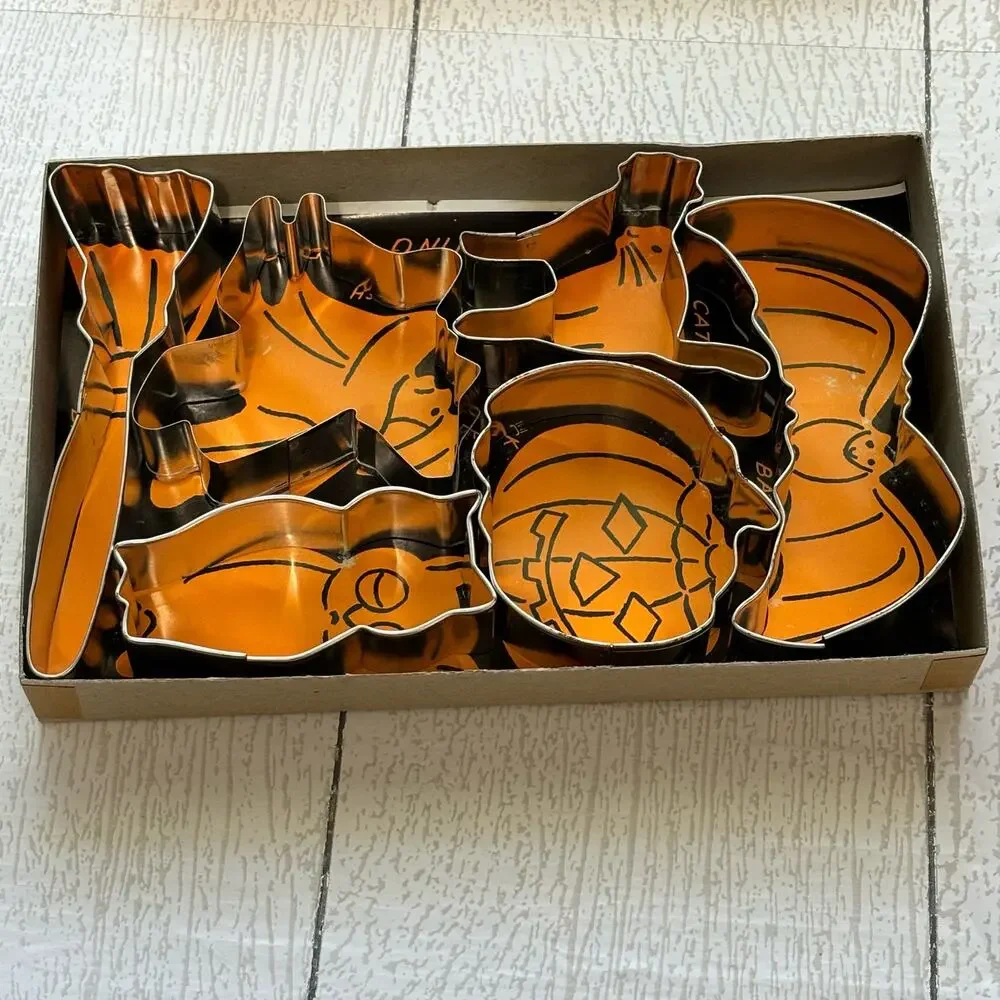 Vintage Trick or Treat Cooky Cookie Cutters Set of 6 w/ Box